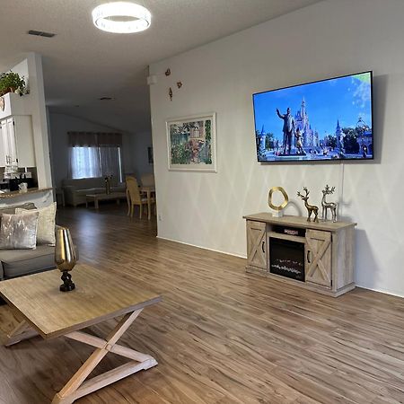 Private Pool With A Beautiful View Overlooking The Lake! Near Disney - Universal كيسيمي المظهر الخارجي الصورة