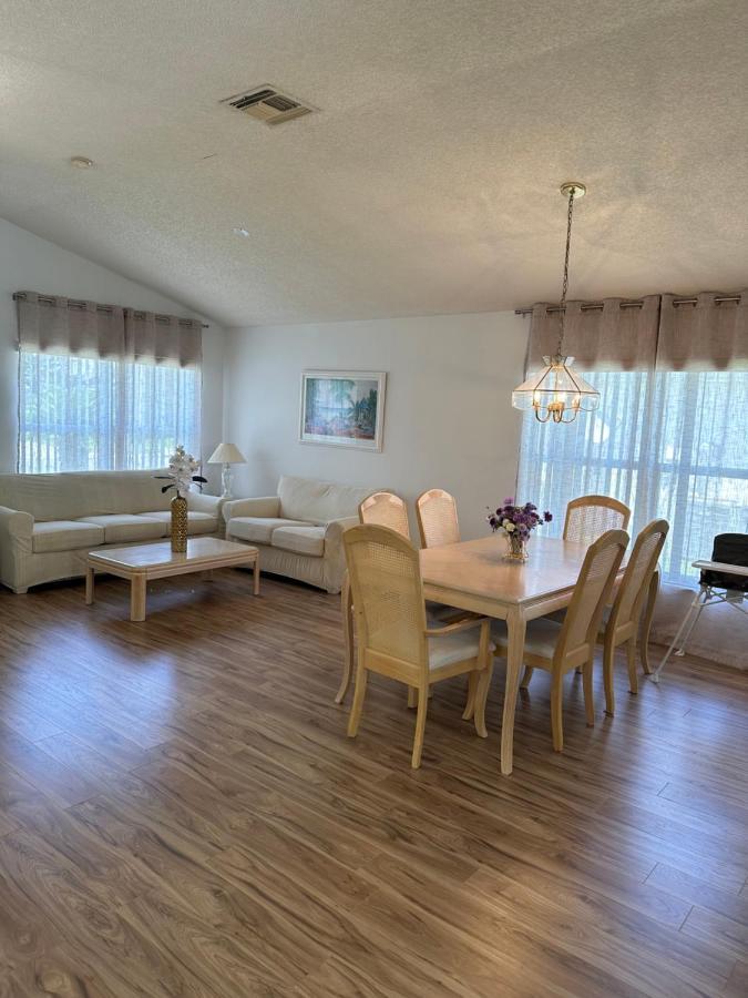 Private Pool With A Beautiful View Overlooking The Lake! Near Disney - Universal كيسيمي المظهر الخارجي الصورة