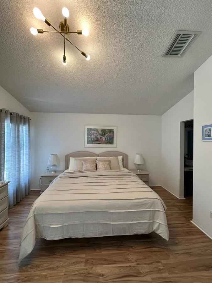 Private Pool With A Beautiful View Overlooking The Lake! Near Disney - Universal كيسيمي المظهر الخارجي الصورة
