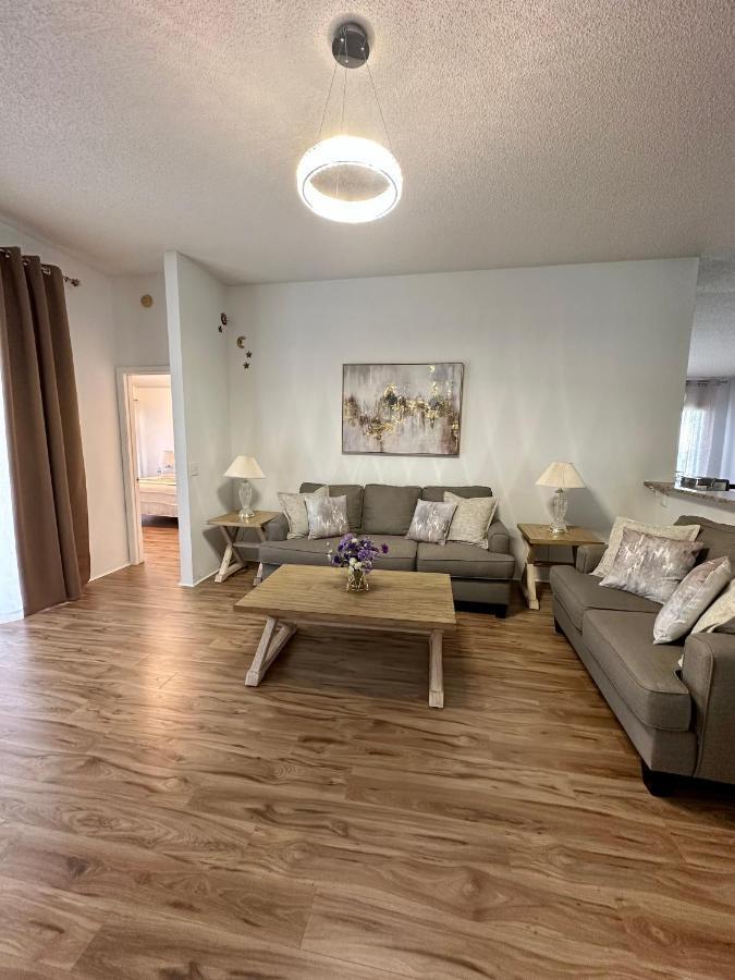 Private Pool With A Beautiful View Overlooking The Lake! Near Disney - Universal كيسيمي المظهر الخارجي الصورة